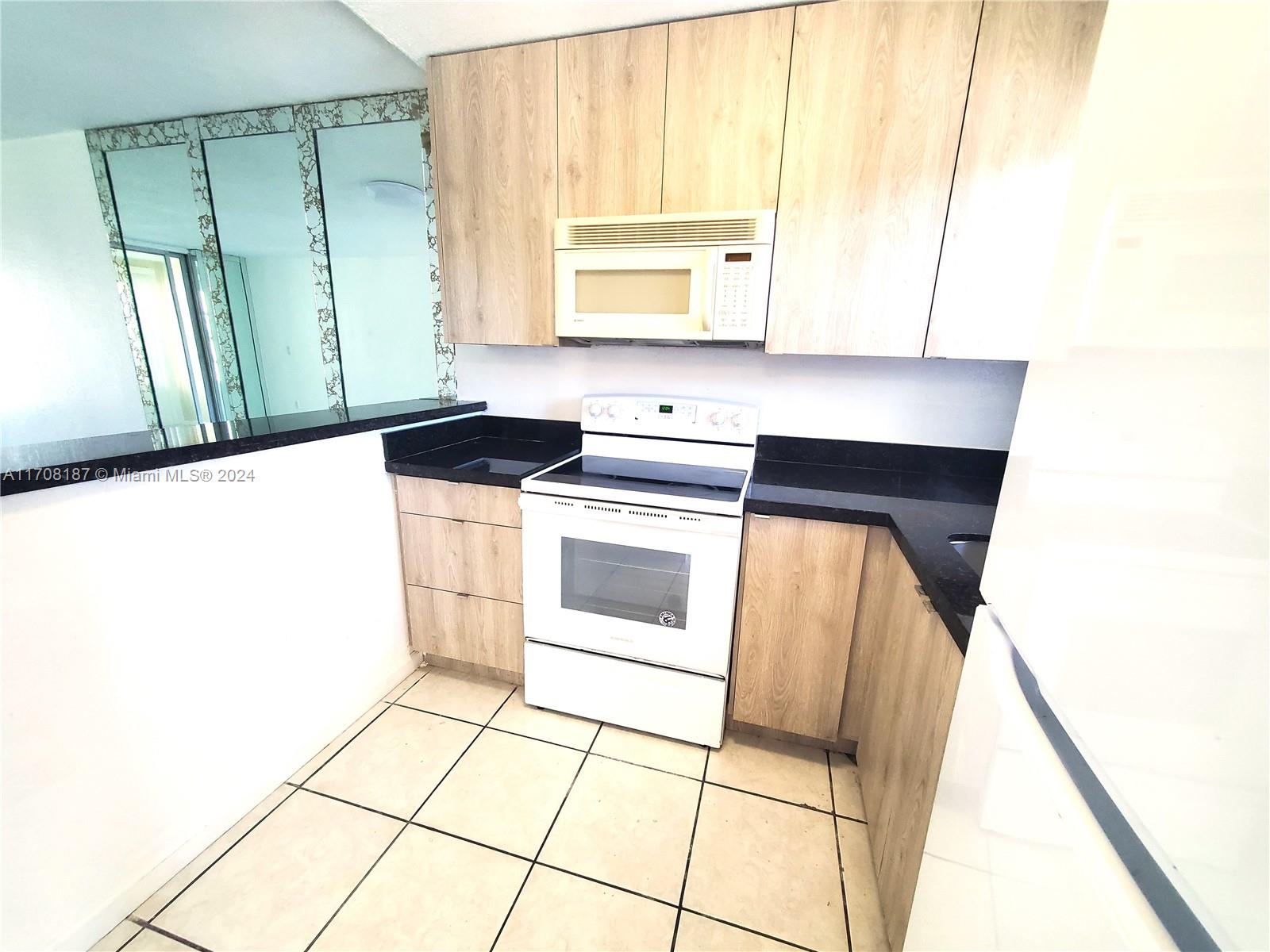 8110 Sunrise Lakes Blvd Unit: 205