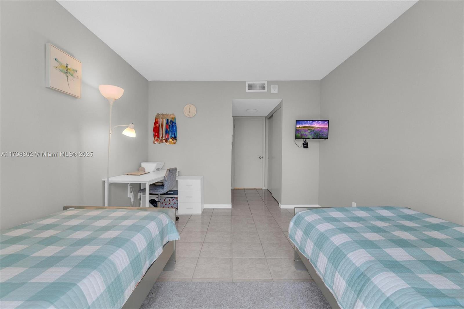 17720 N Bay Road # 802