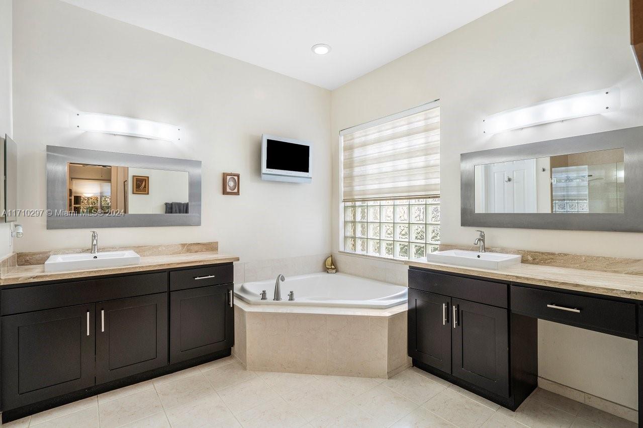 12451 NW 78th Mnr