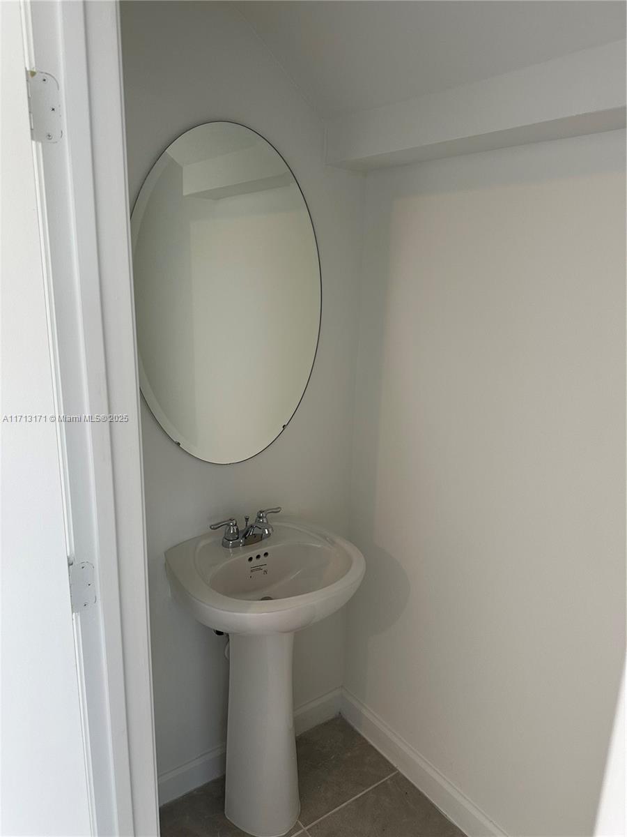 2518 SE 29 ST # 2518