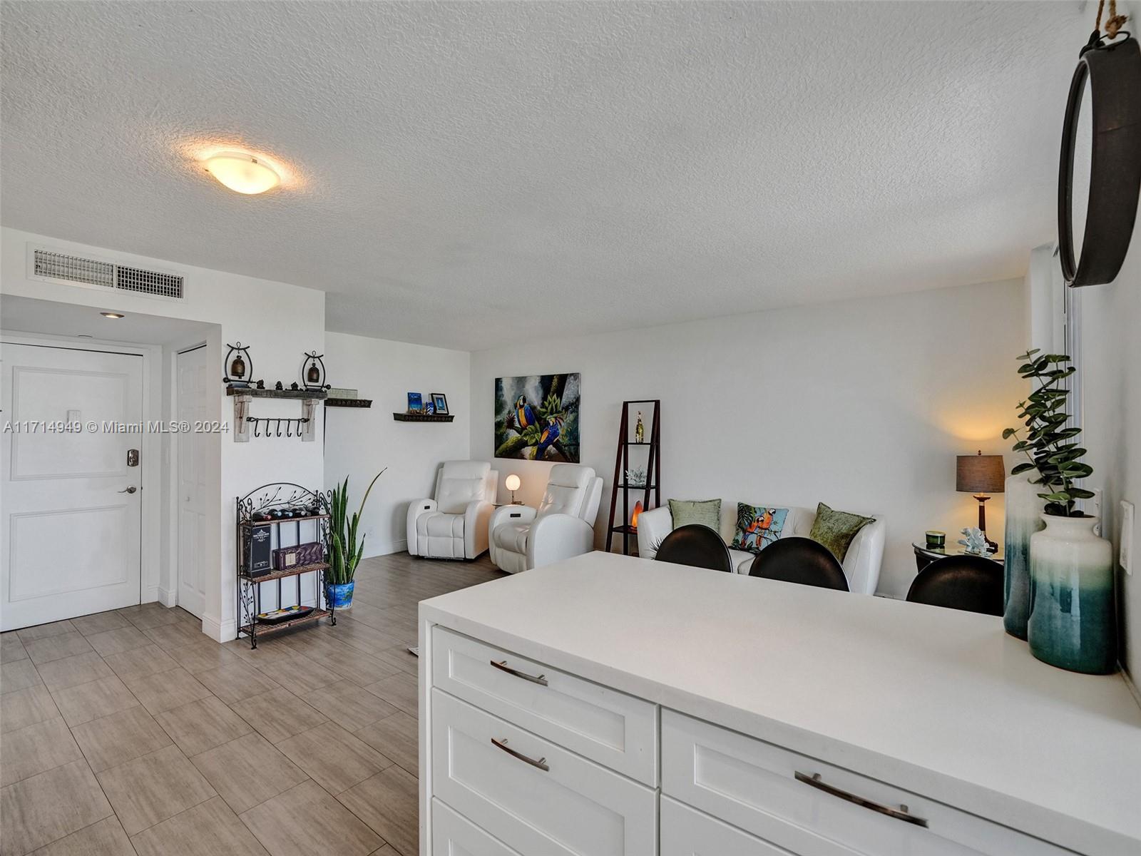 2639 N Riverside Dr # 405