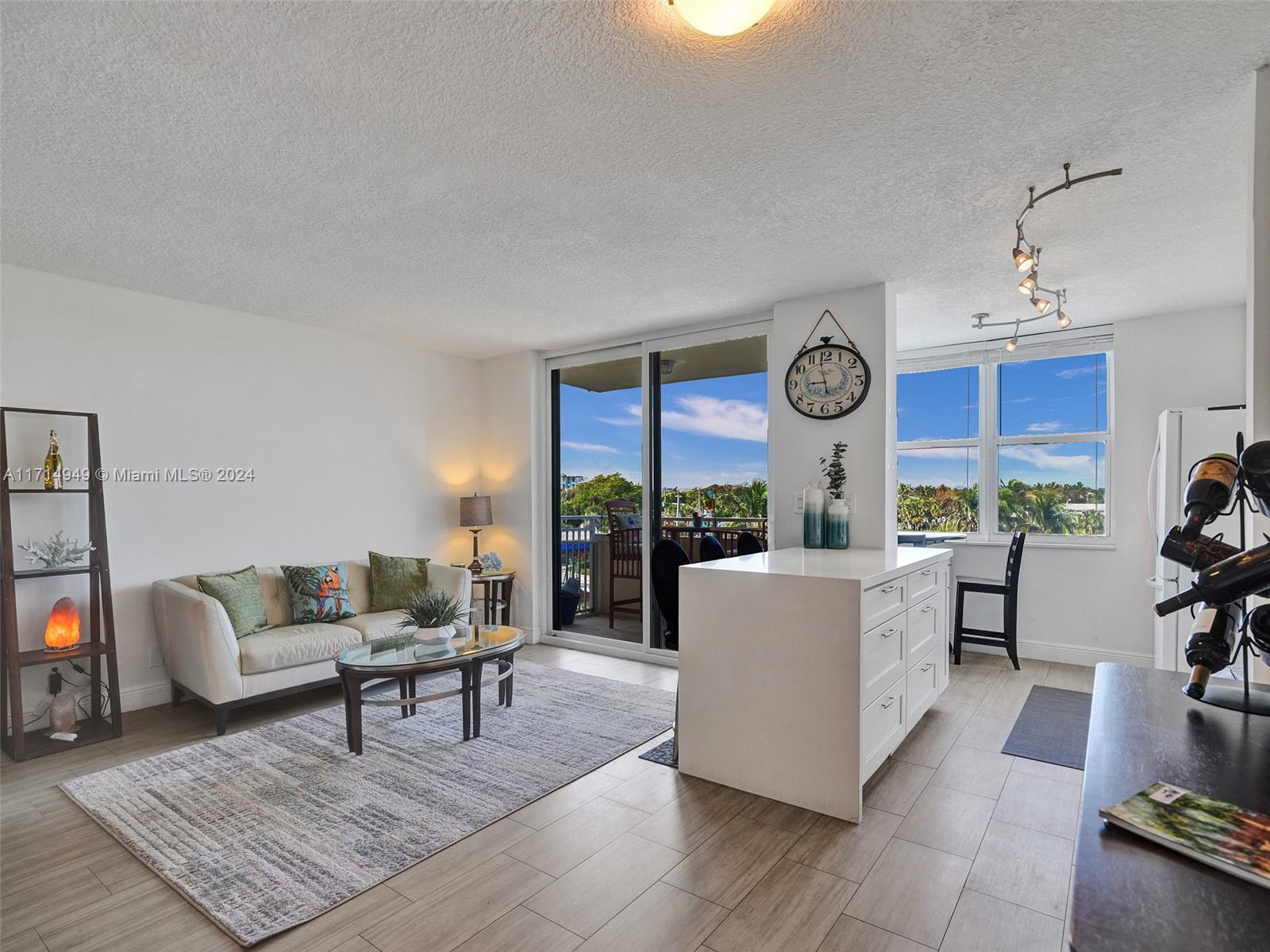 2639 N Riverside Dr # 405