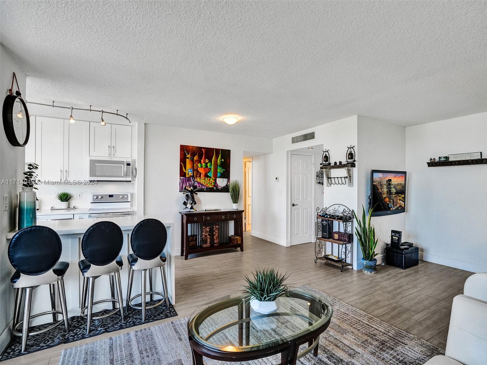 2639 N Riverside Dr # 405