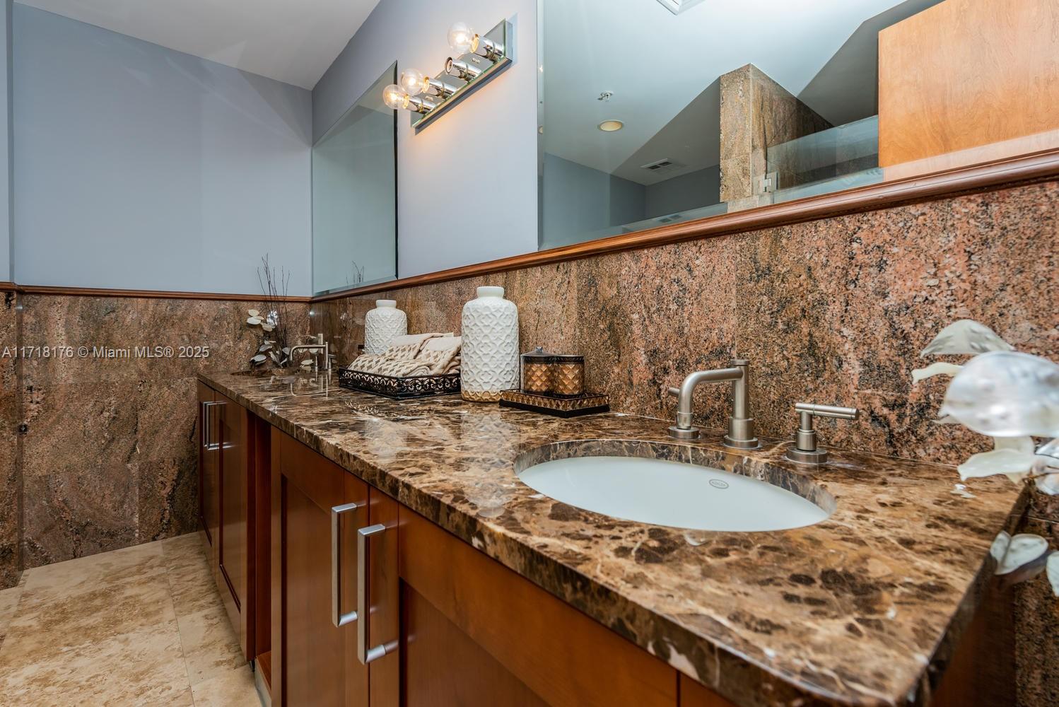 9499 Collins Ave # 02 Unit: PH-02