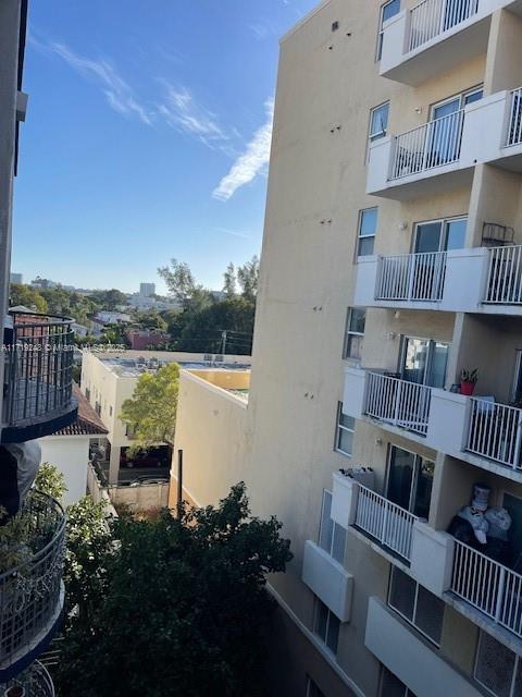 546 SW 1st St # 608