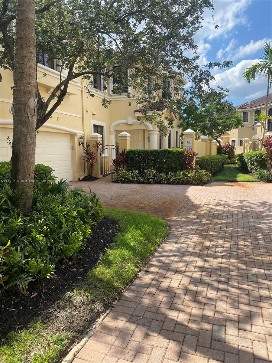 1624 Passion Vine Cir # 2 Unit: 30-2