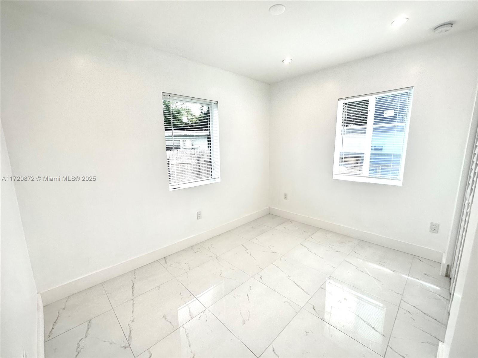 1800 NE 154th St