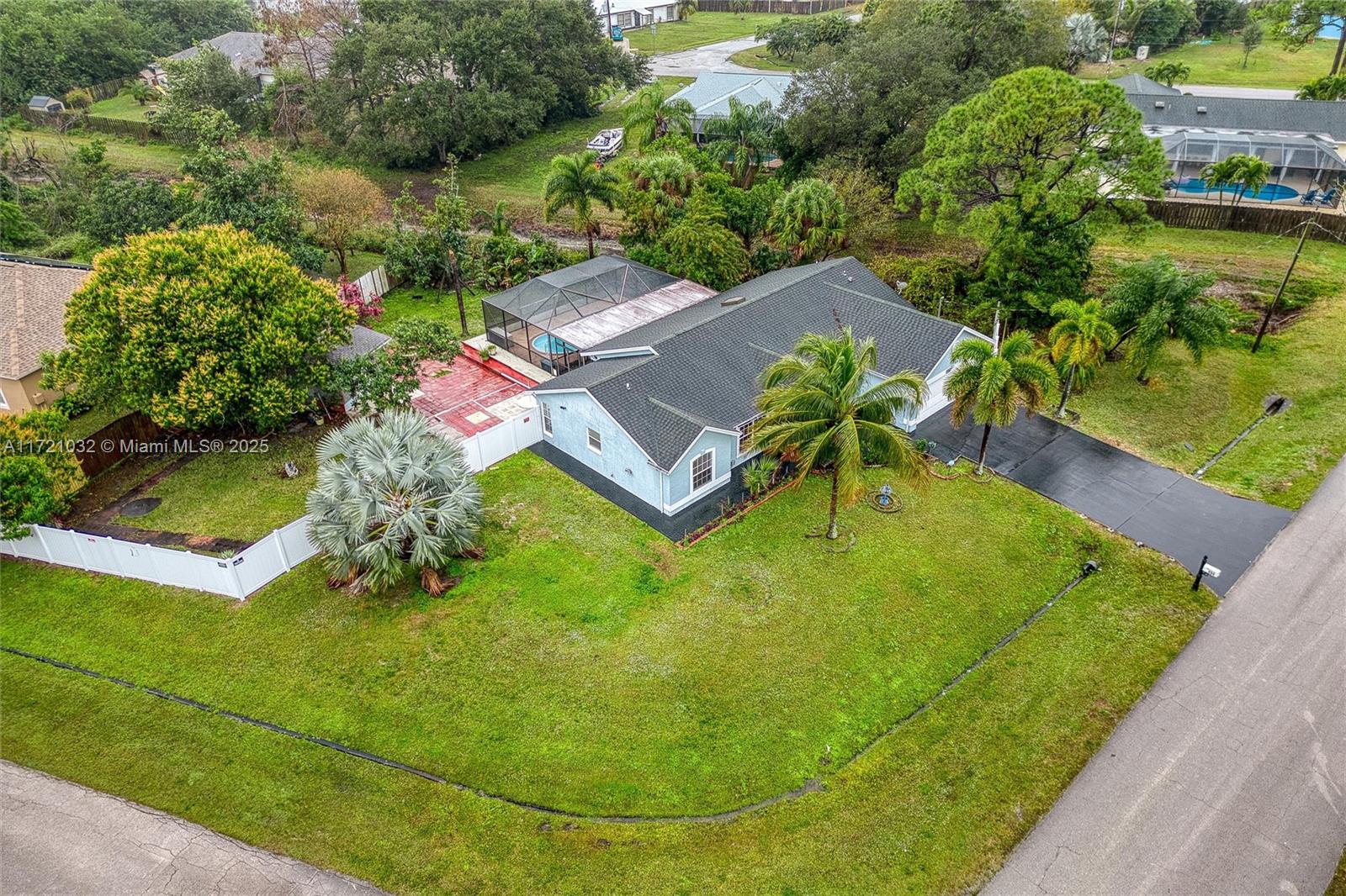 434 SW Whitmore Dr, Port St. Lucie