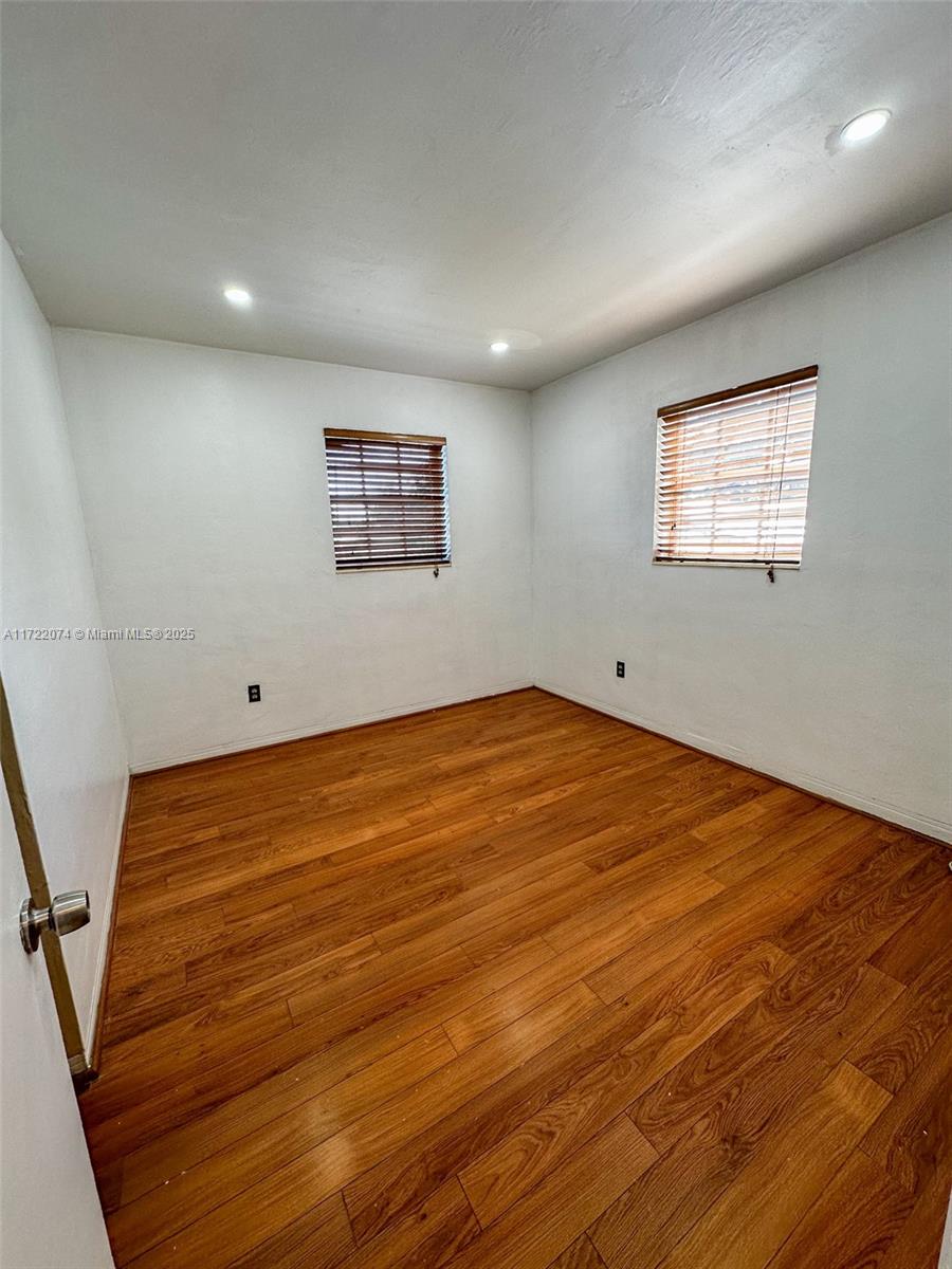 1320 NE 205th Ter