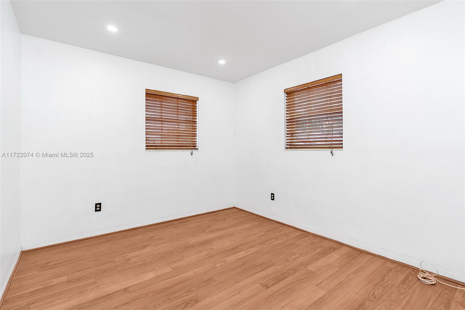 1320 NE 205th Ter
