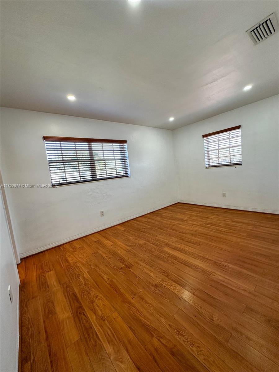 1320 NE 205th Ter