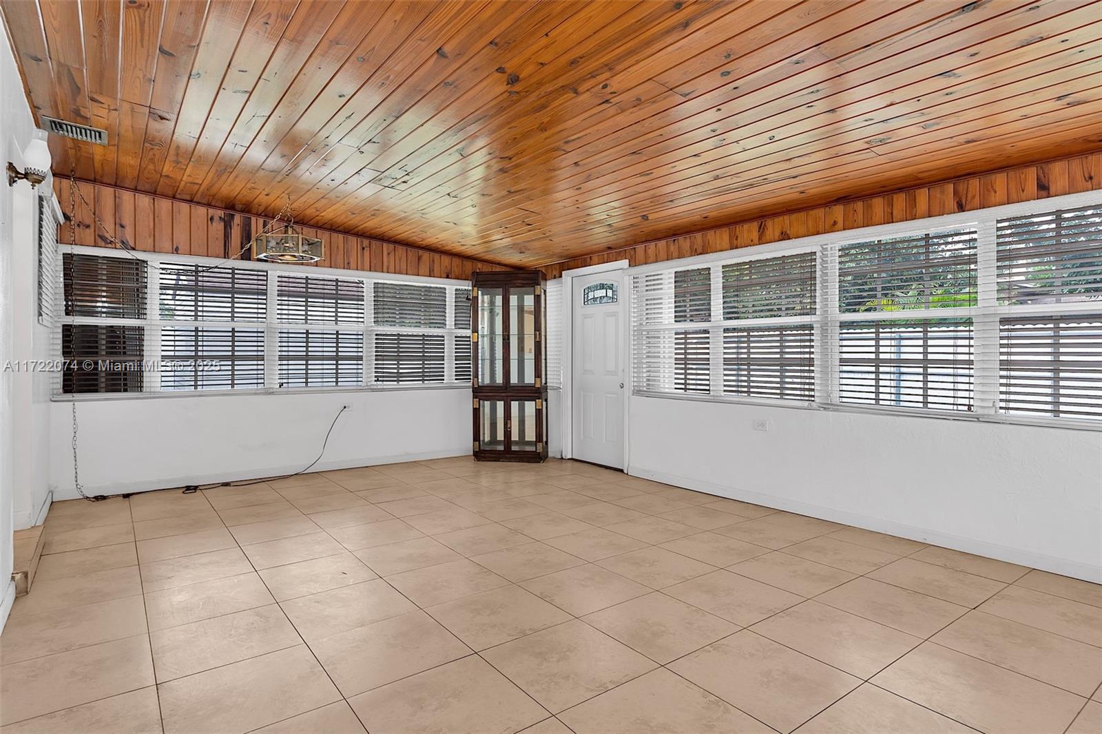 1320 NE 205th Ter