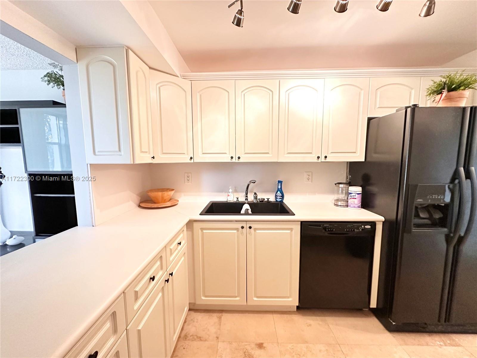 2001 Atlantic Shores Blvd # 211