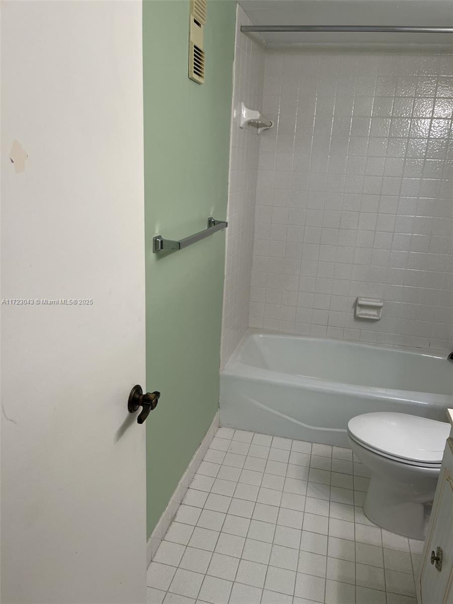 3930 Inverrary # D Unit: 506-D