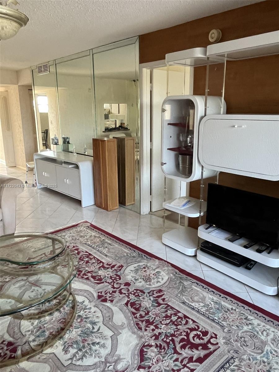 3930 Inverrary # D Unit: 506-D
