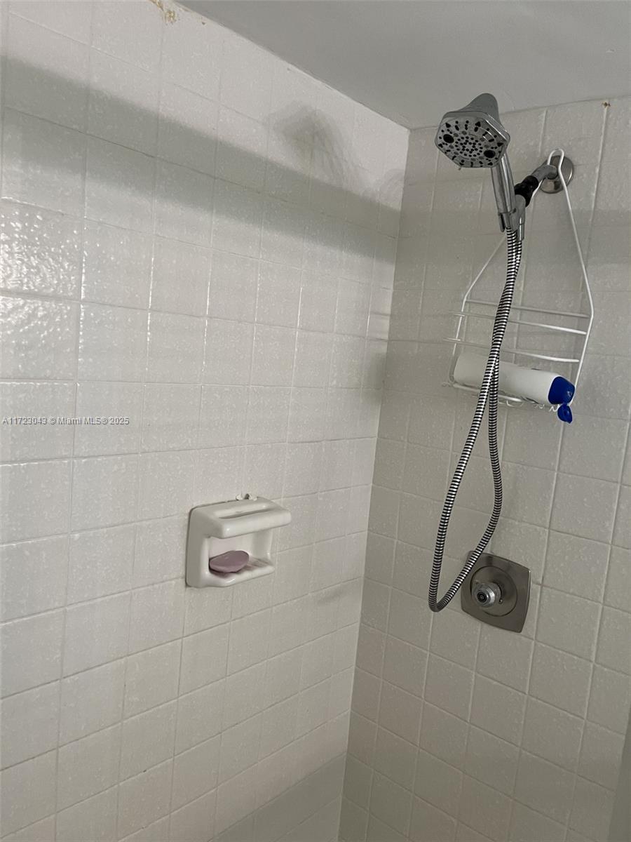 3930 Inverrary # D Unit: 506-D