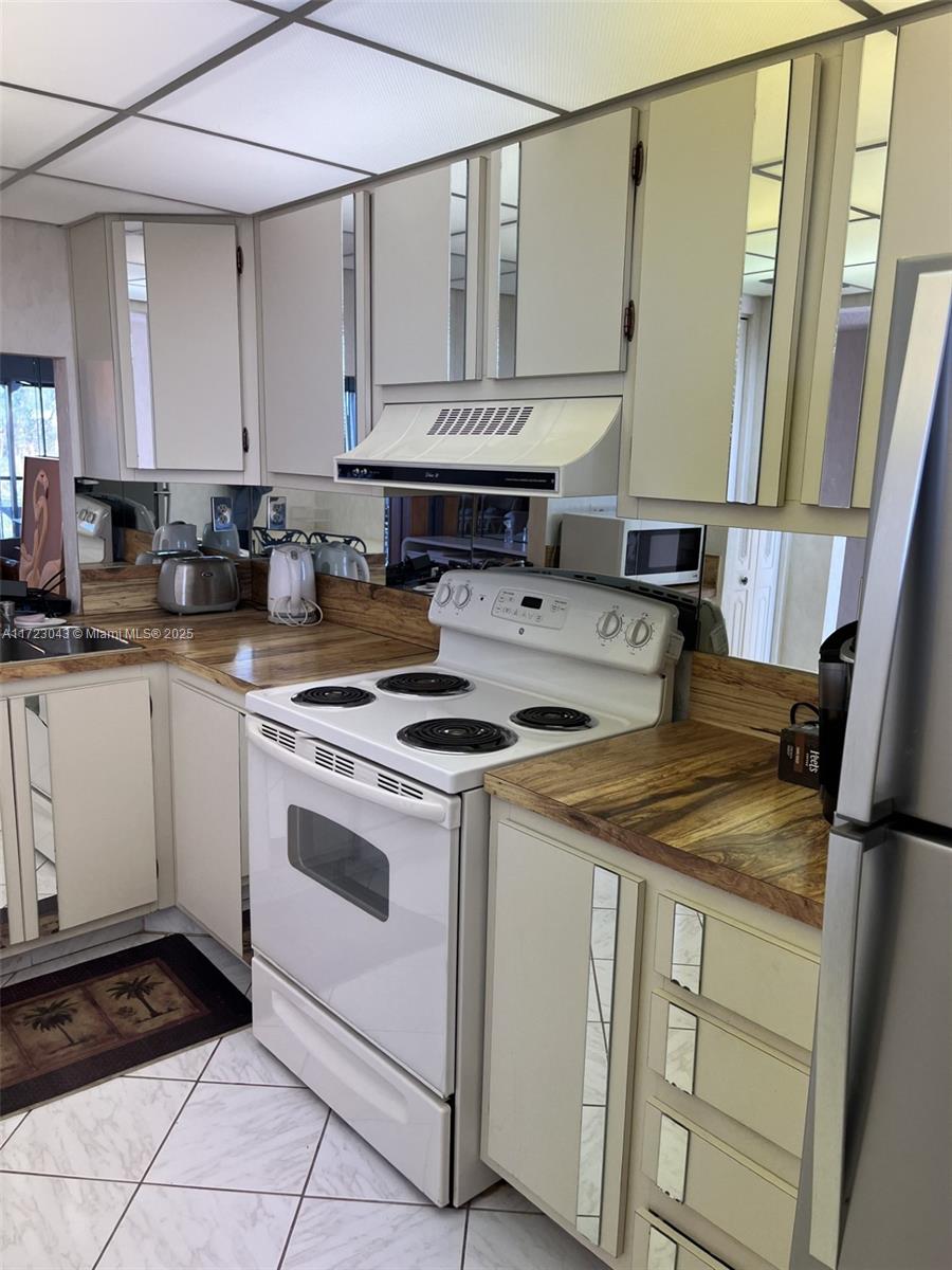 3930 Inverrary # D Unit: 506-D