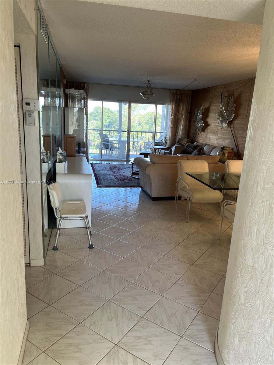 3930 Inverrary # D Unit: 506-D