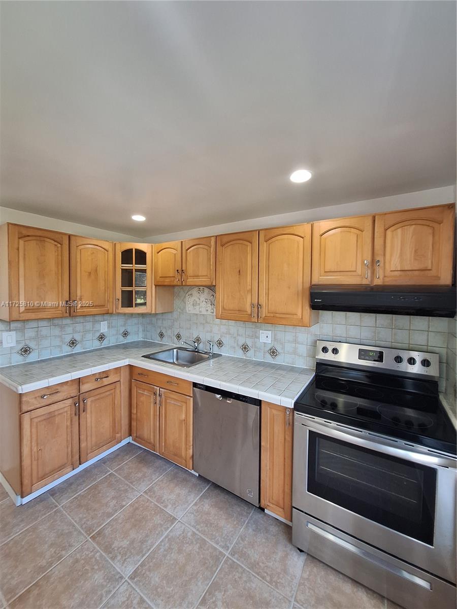 4170 Inverrary Dr # 302