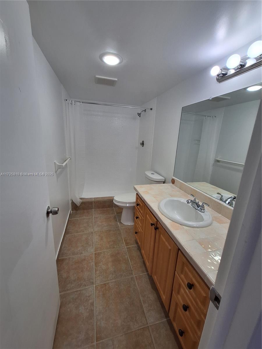 4170 Inverrary Dr # 302