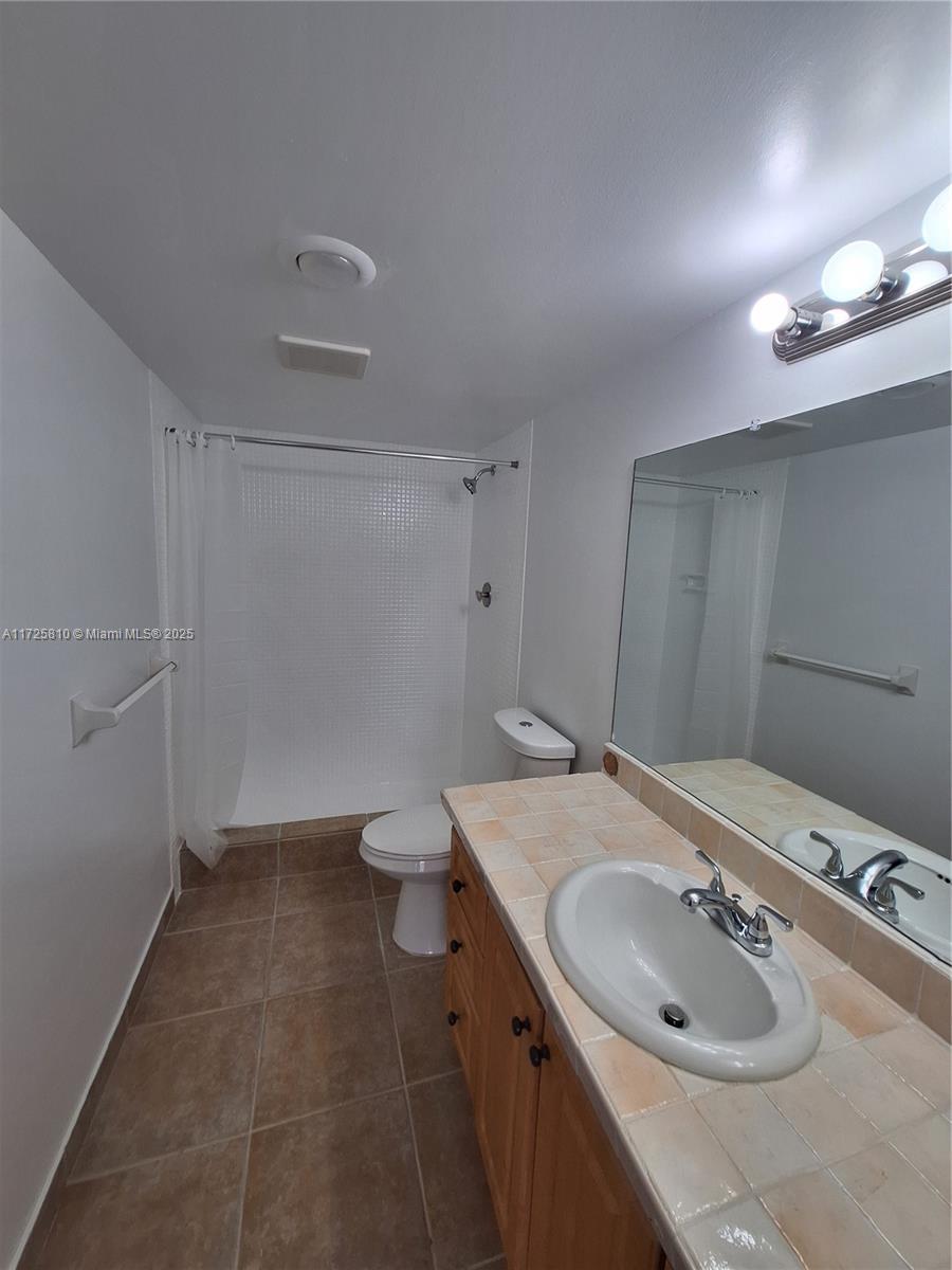 4170 Inverrary Dr # 302
