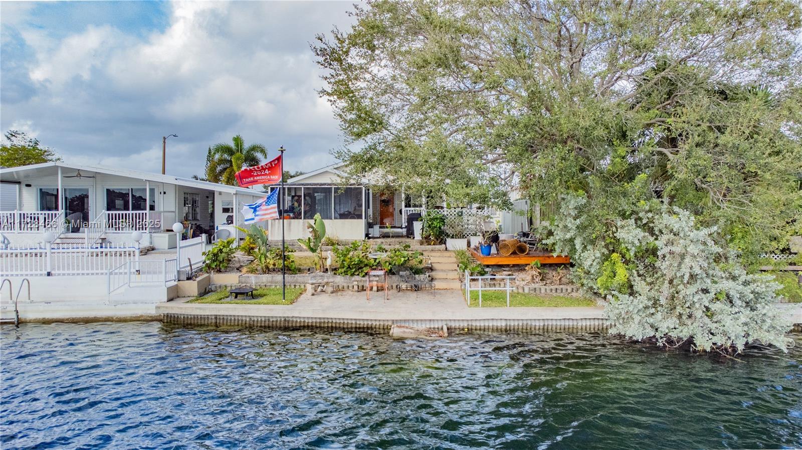3070 Cove Dr