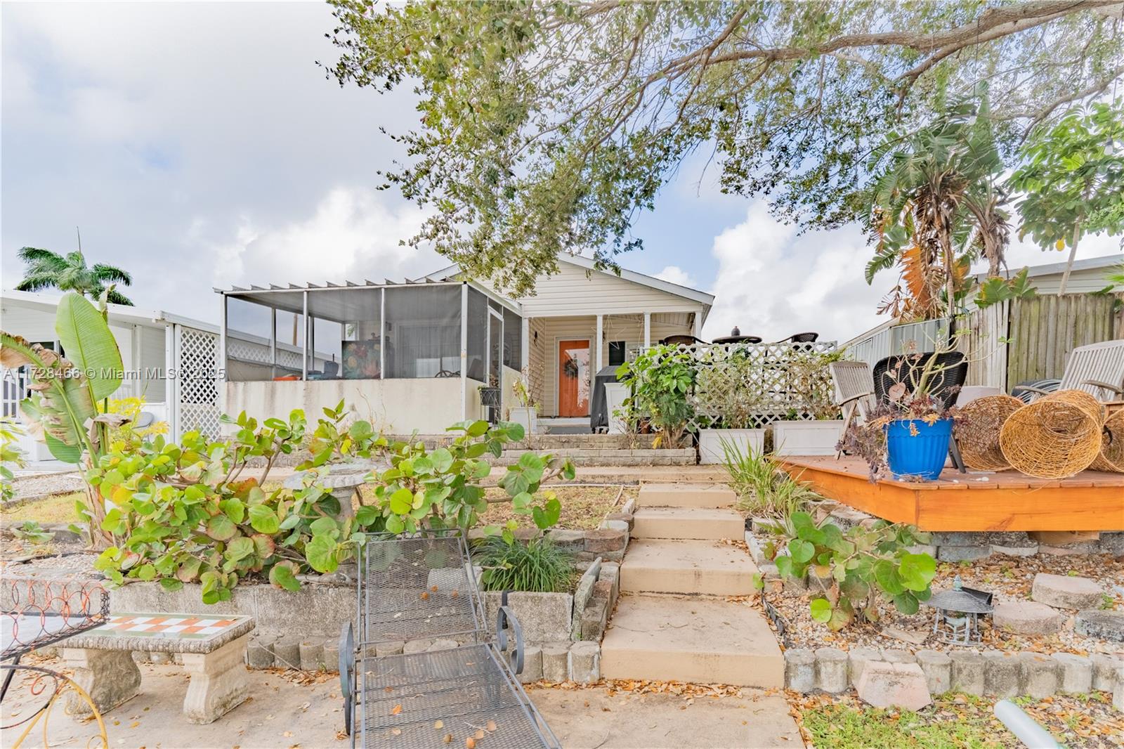 3070 Cove Dr