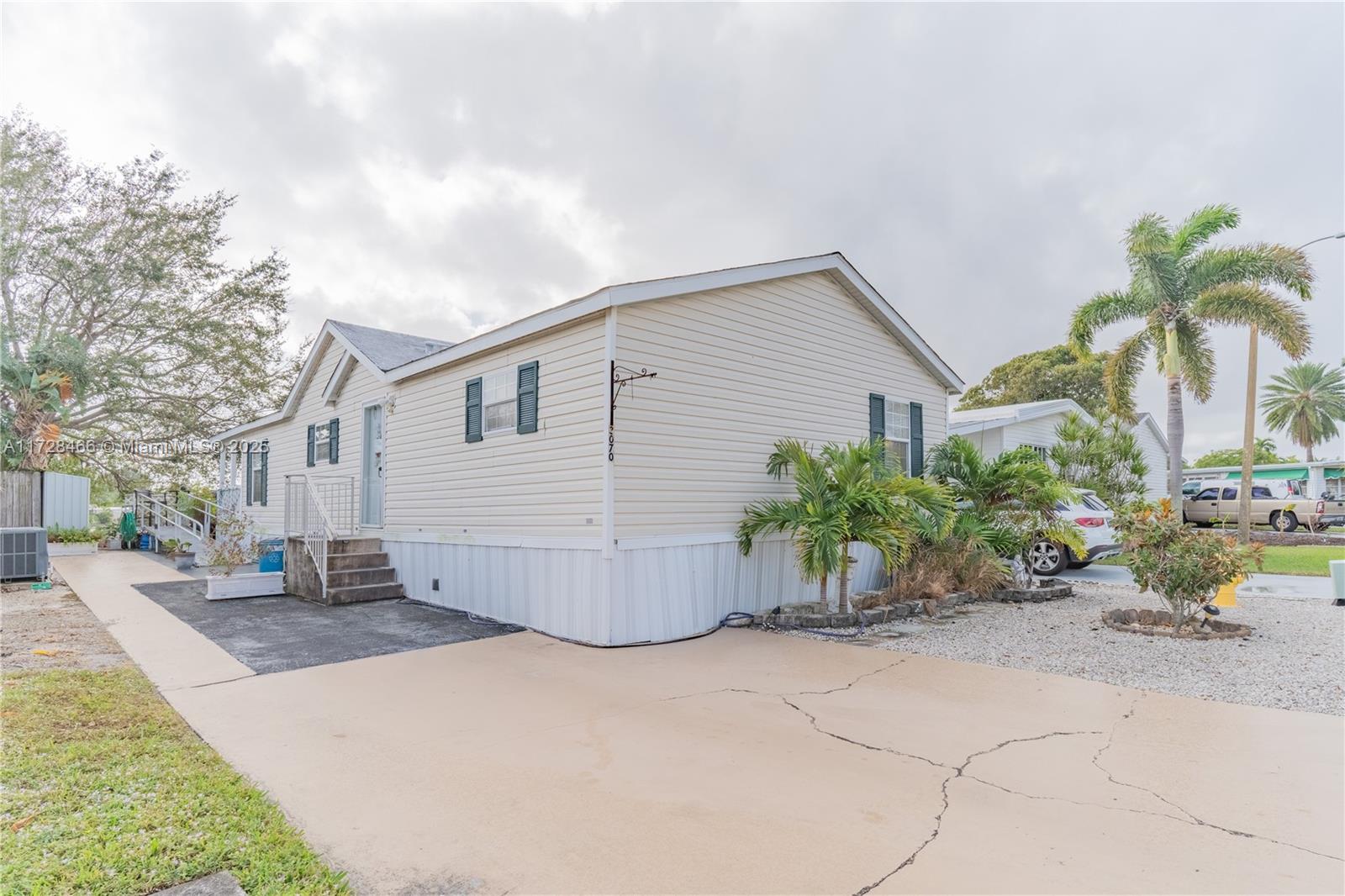 3070 Cove Dr
