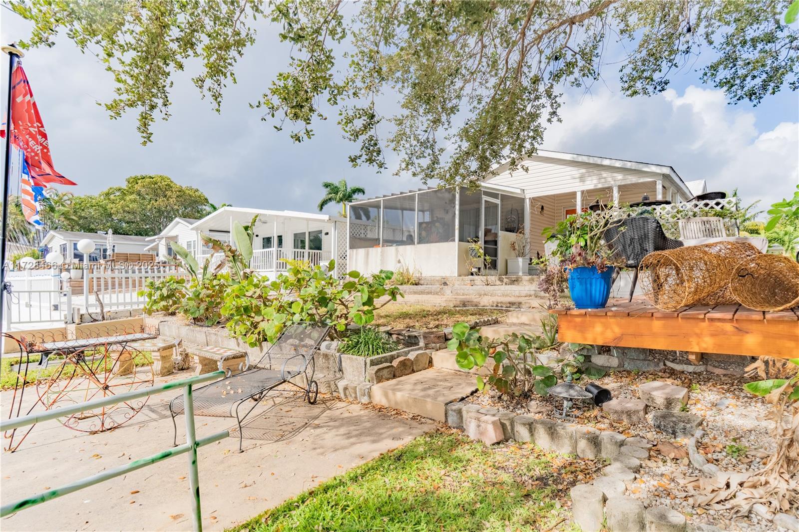 3070 Cove Dr