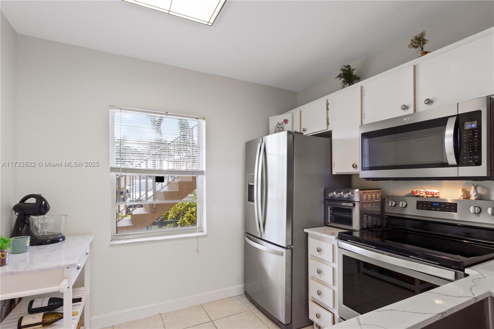 5530 Lakeside Dr # 104