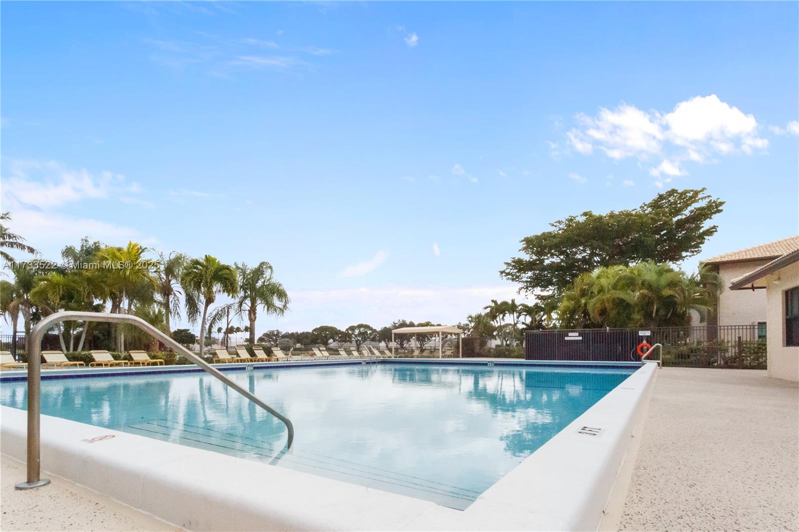 5530 Lakeside Dr # 104