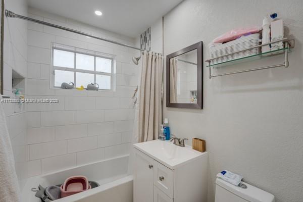 8445 SW 43rd Ter