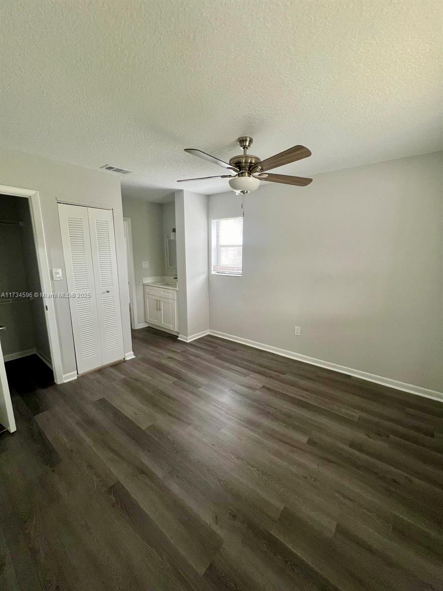 6020 Shakerwood Cir # 201