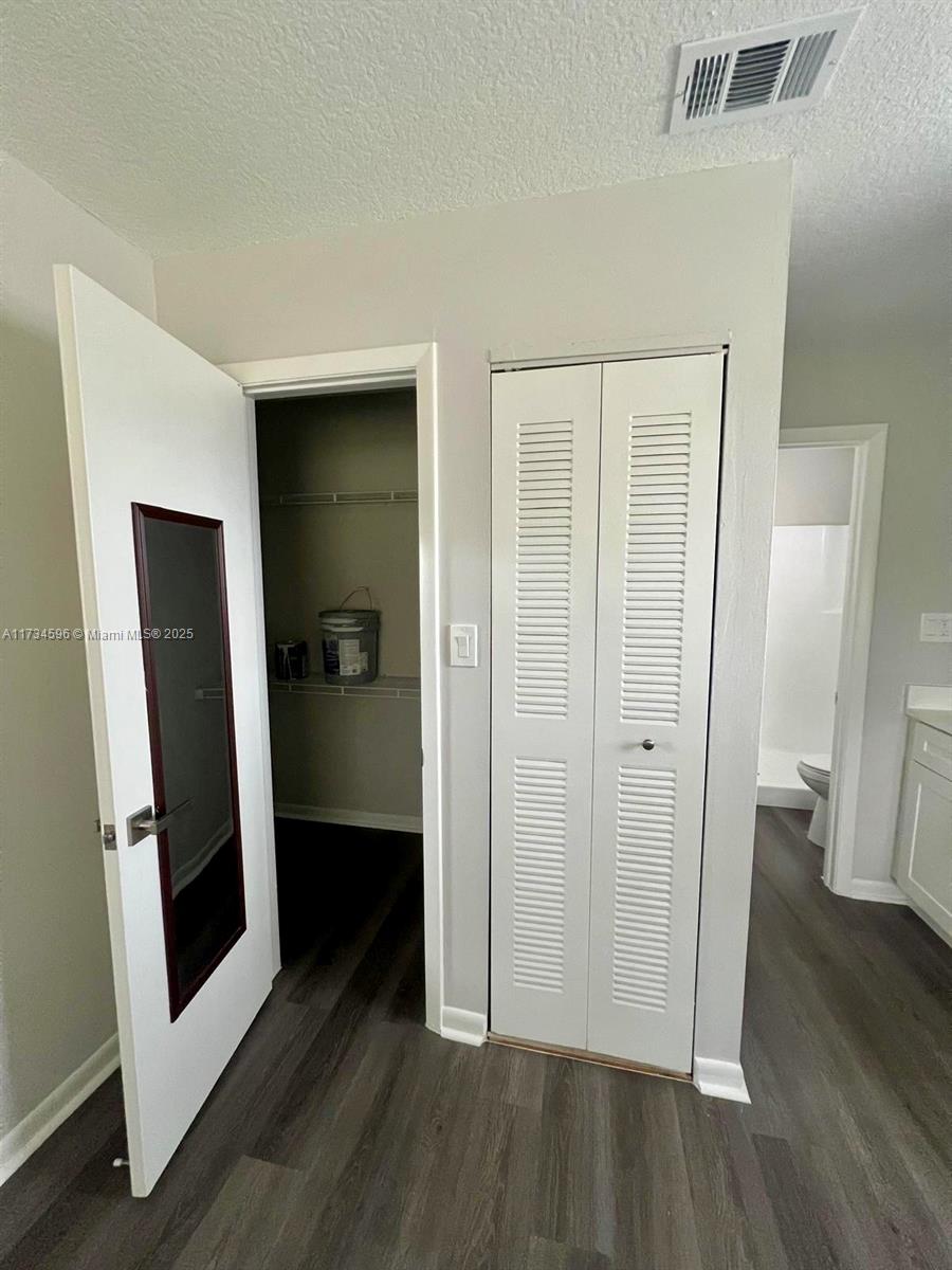 6020 Shakerwood Cir # 201