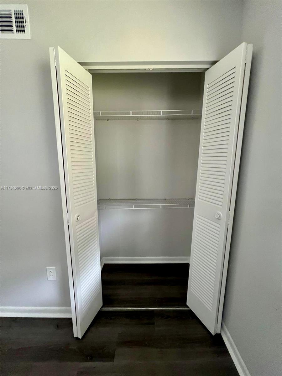 6020 Shakerwood Cir # 201