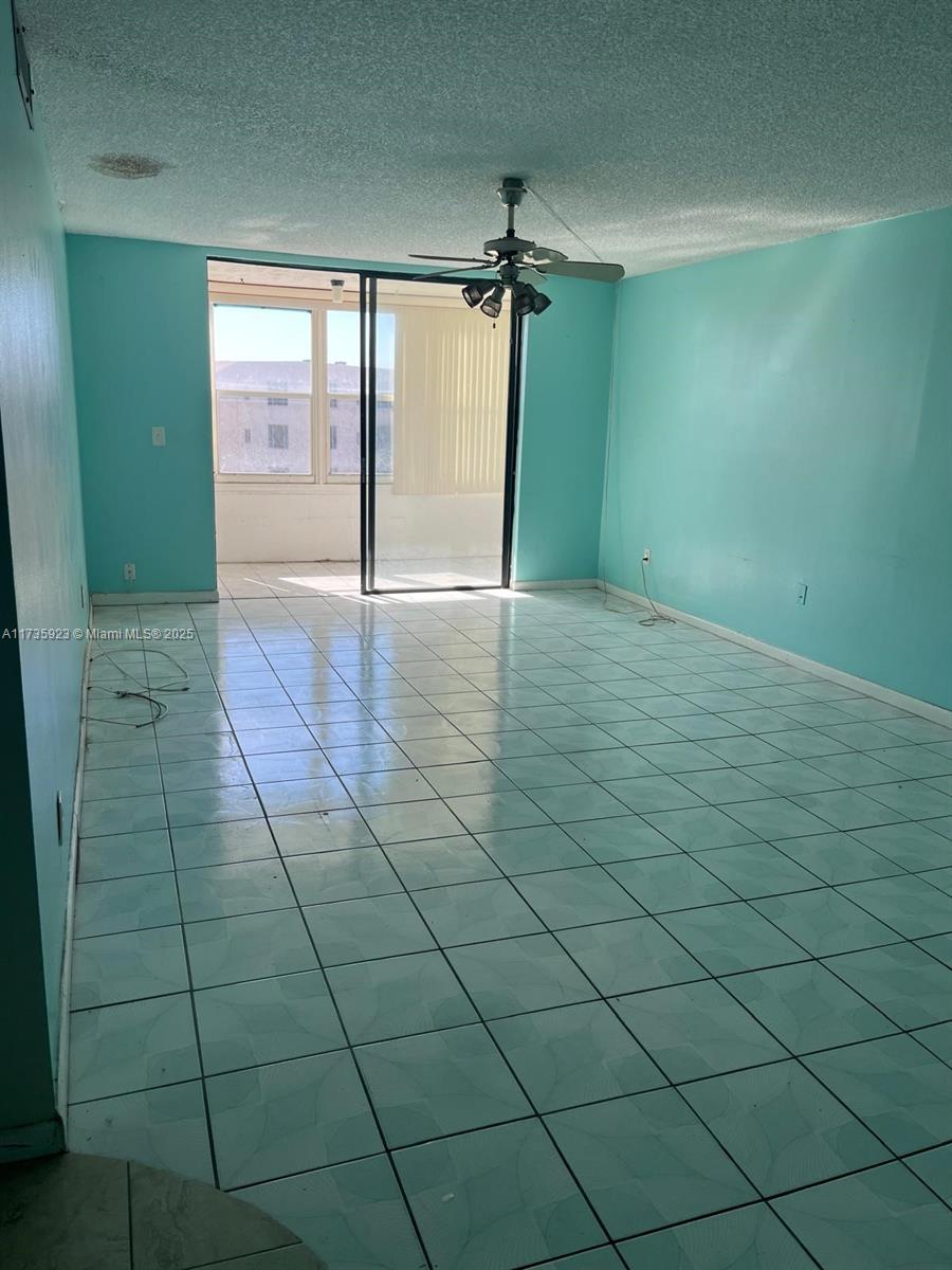 2800 Somerset Dr # 403J