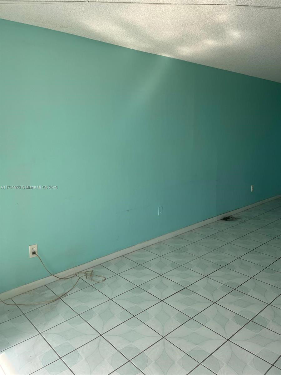 2800 Somerset Dr # 403J