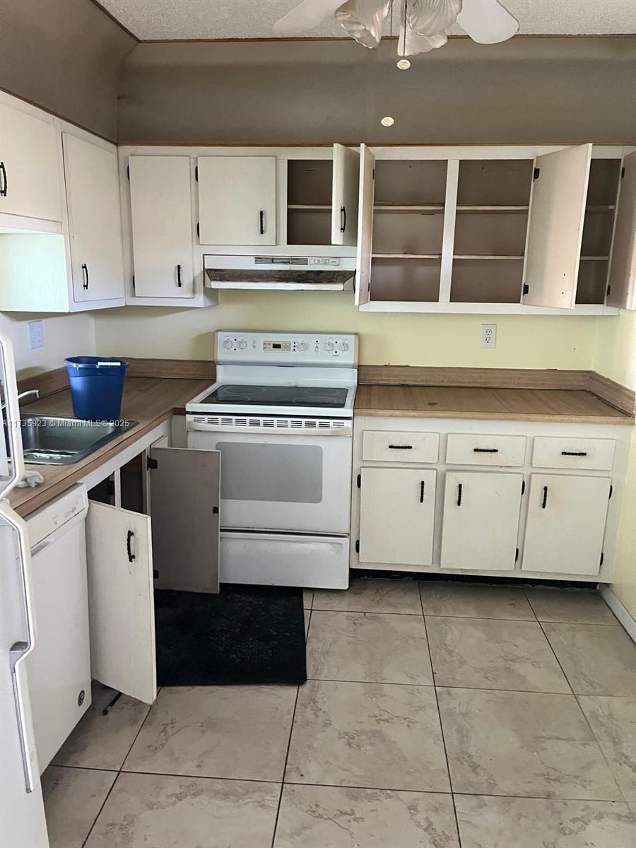 2800 Somerset Dr # 403J