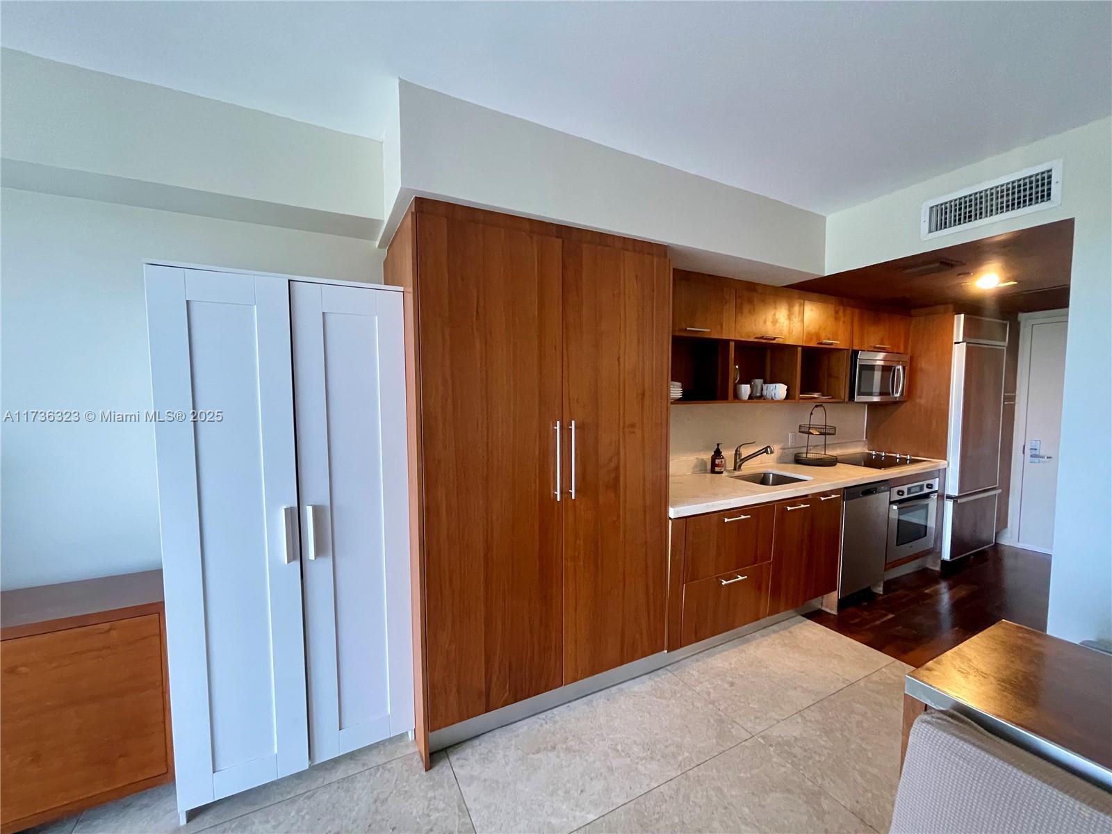 50 Biscayne Blvd # 505