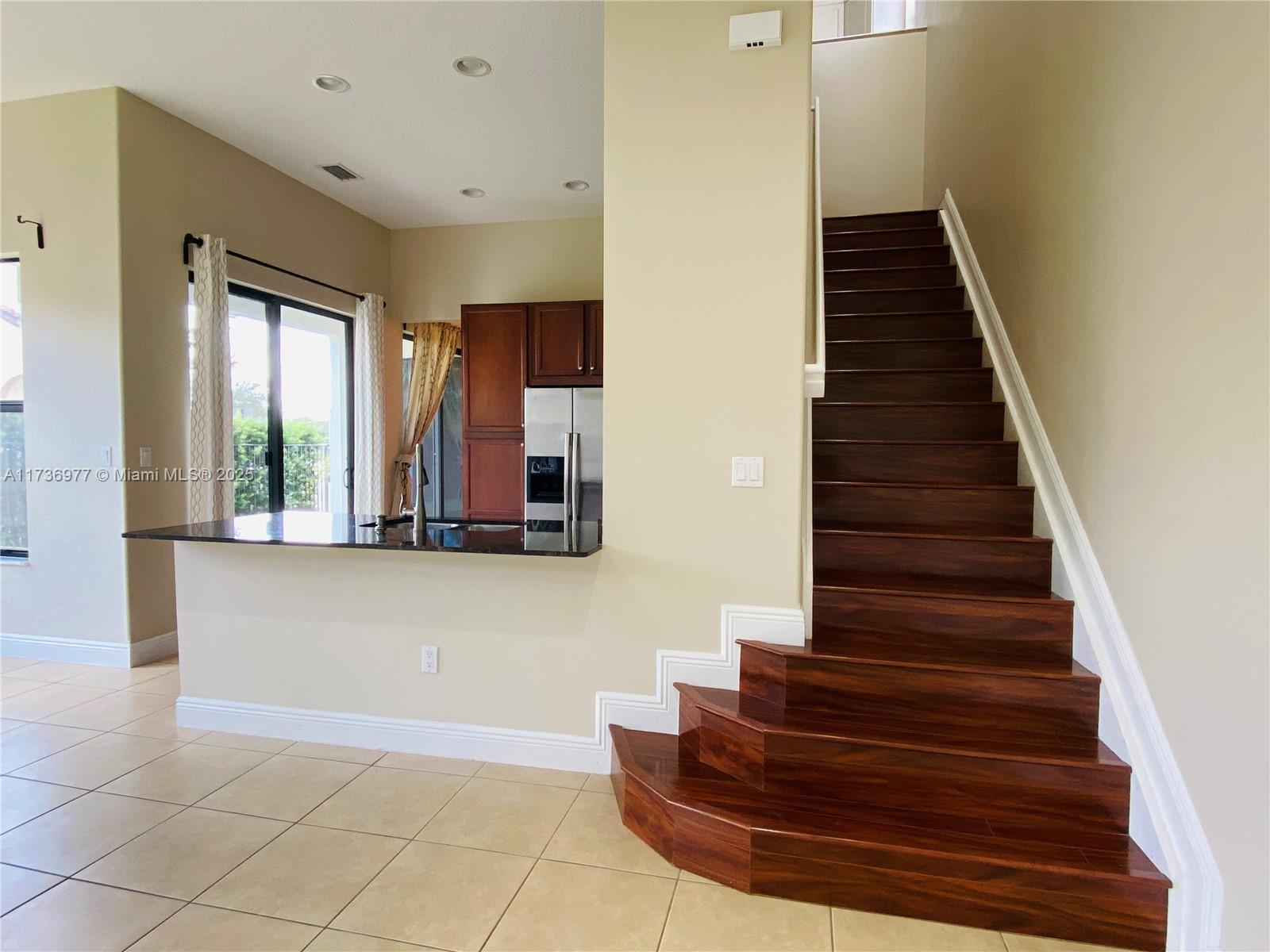 8353 NW 38th St
