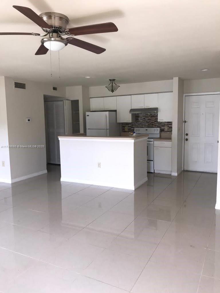 4831 Via Palm Lake # 1209