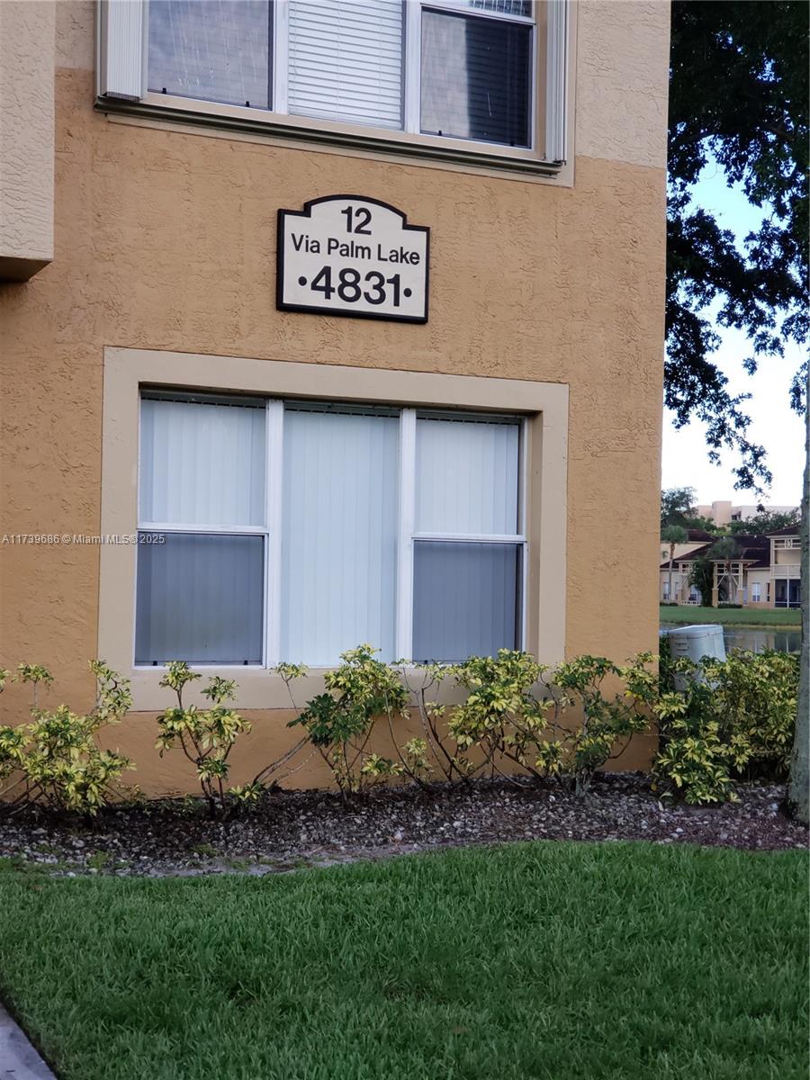 4831 Via Palm Lake # 1209