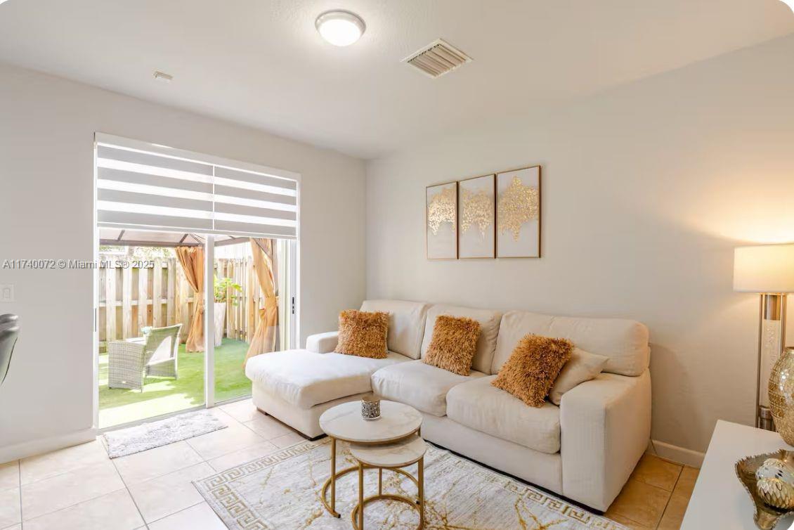 8763 NW 112th Pl Unit: .