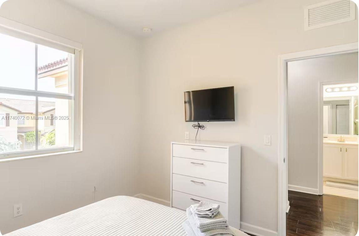 8763 NW 112th Pl Unit: .