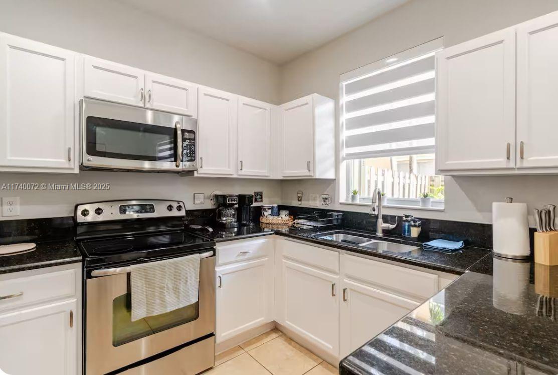 8763 NW 112th Pl Unit: .