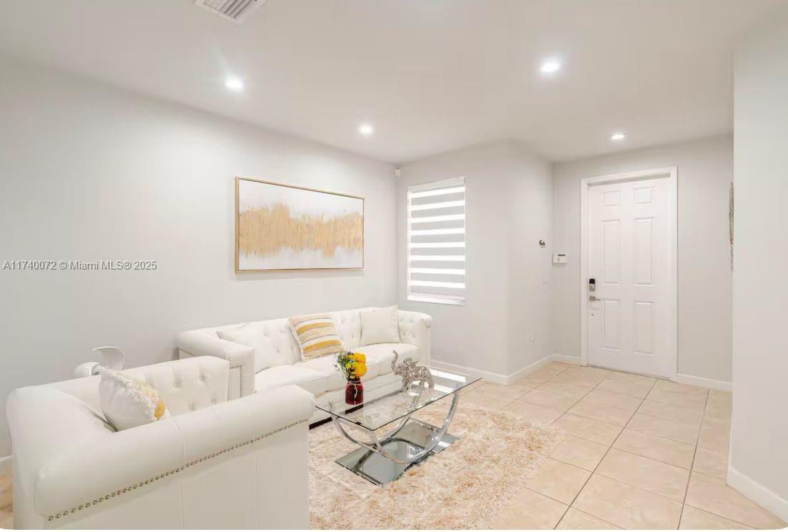 8763 NW 112th Pl Unit: .