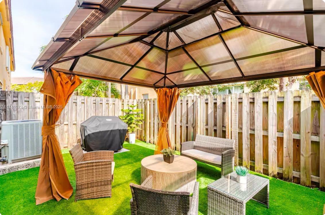 8763 NW 112th Pl Unit: .