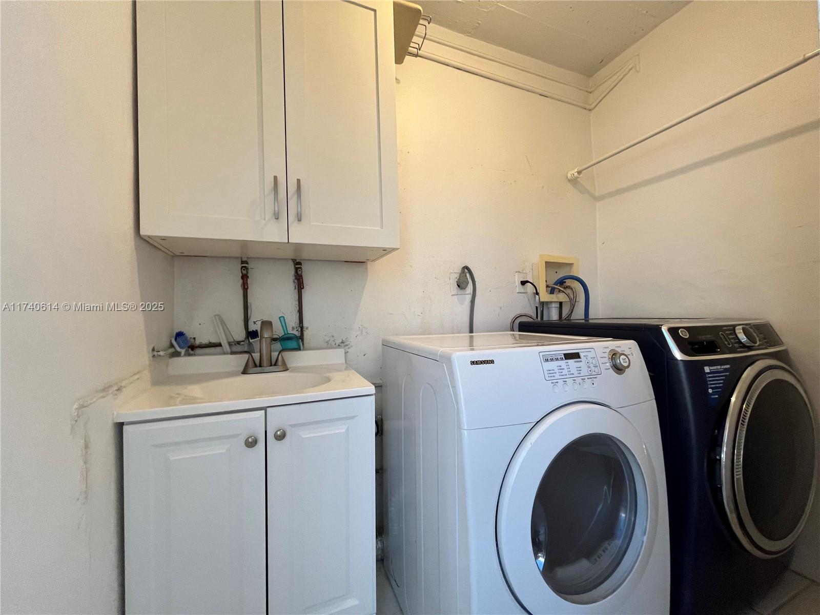 3745 NE 171st St # 9