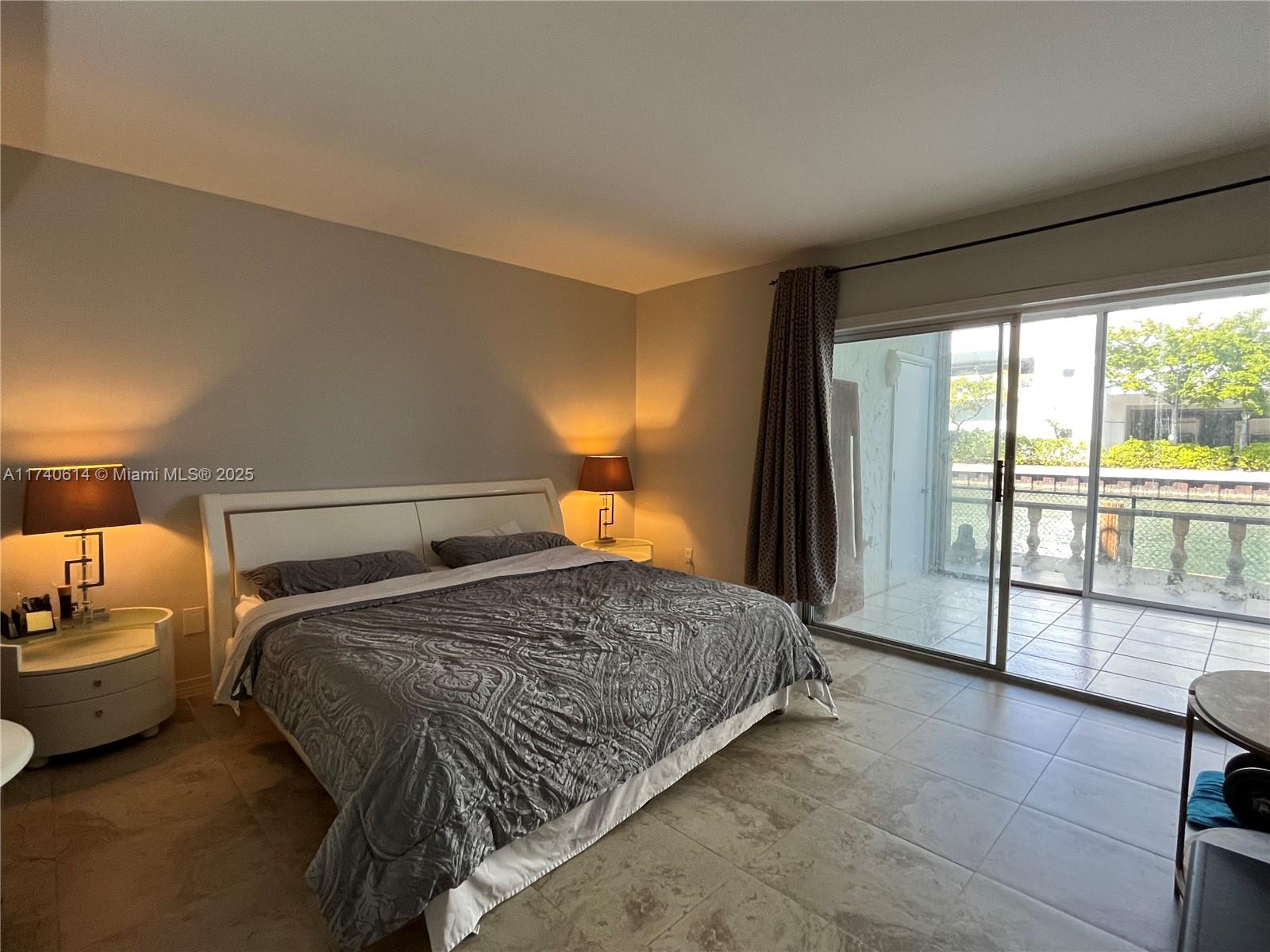 3745 NE 171st St # 9