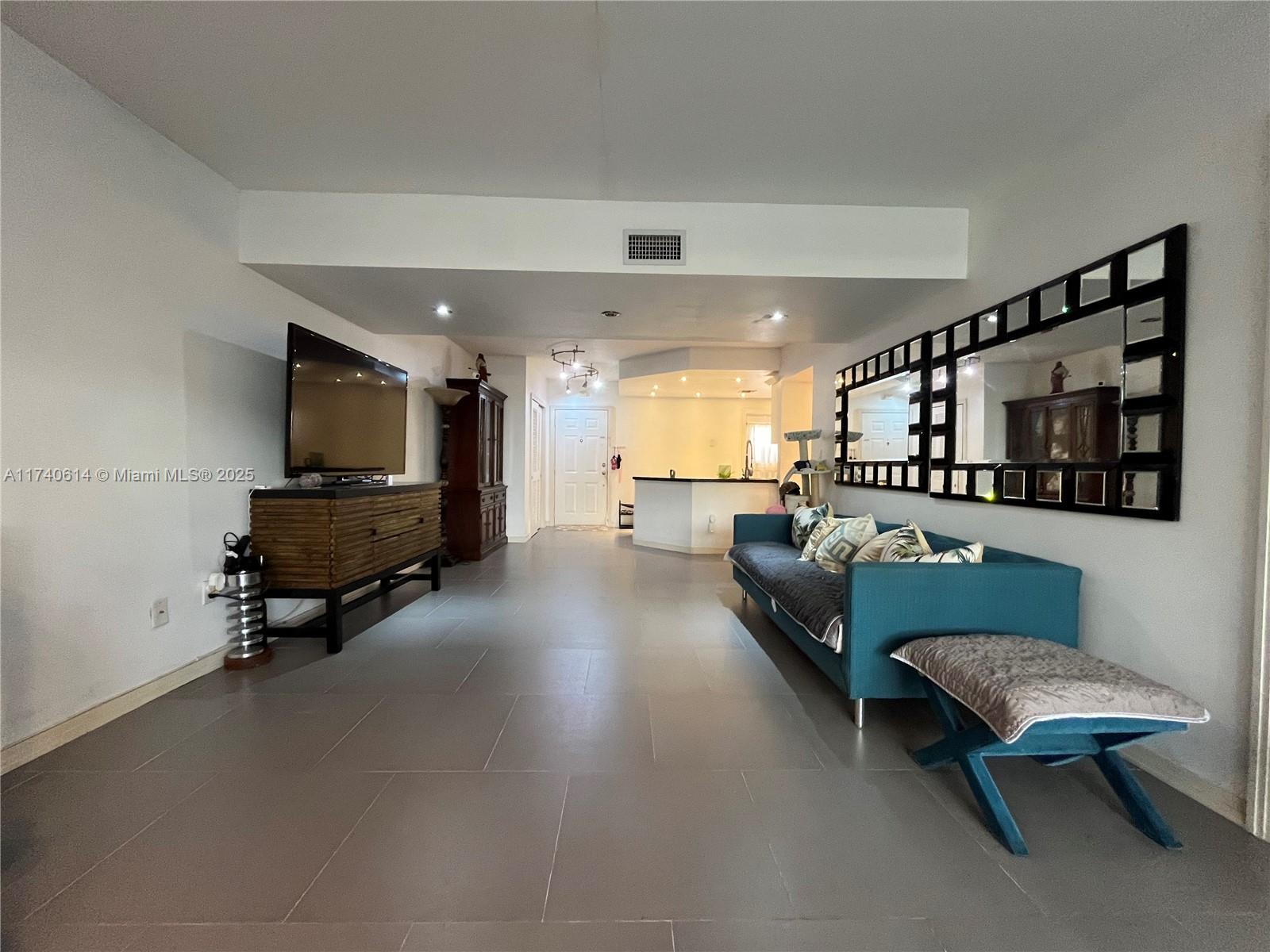 3745 NE 171st St # 9